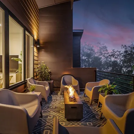 Azul - An Atomic Ridge Home